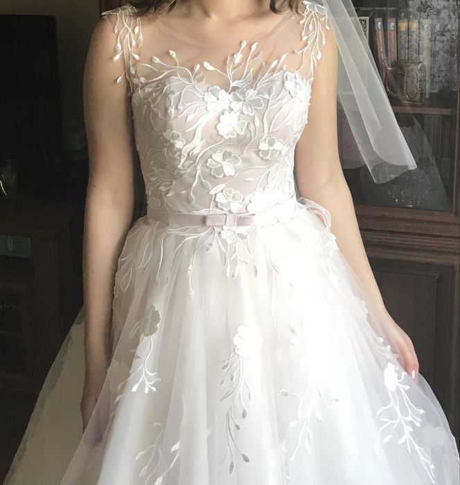 Весільна сукня рожева