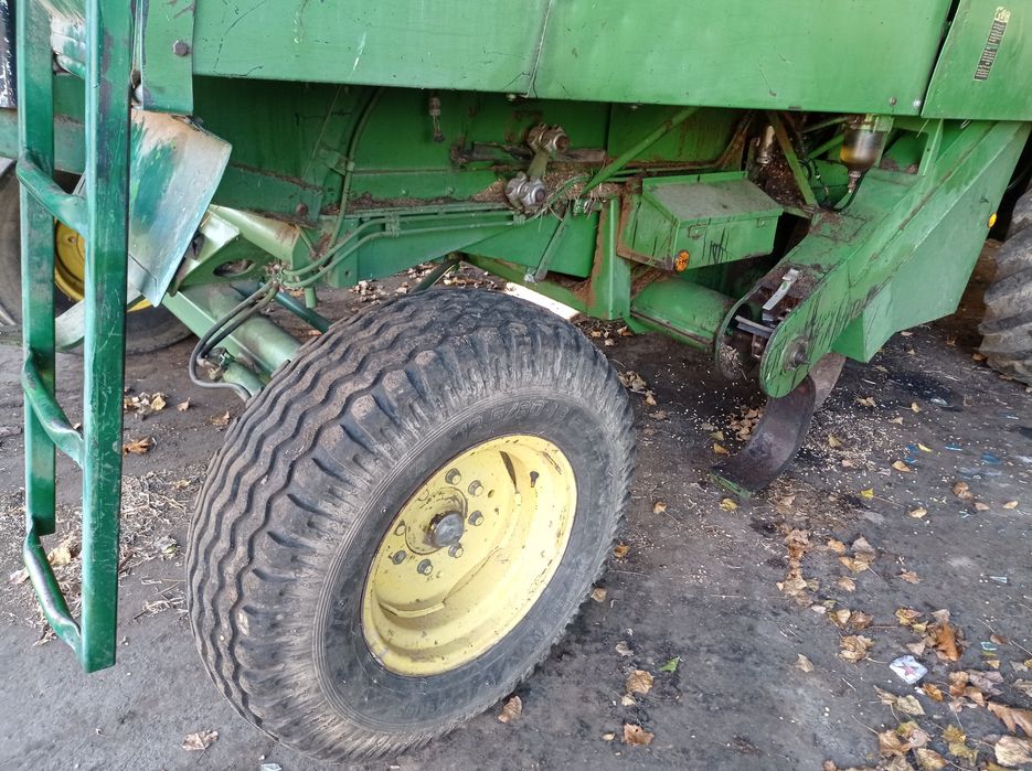 Комбайн John Deere 1075