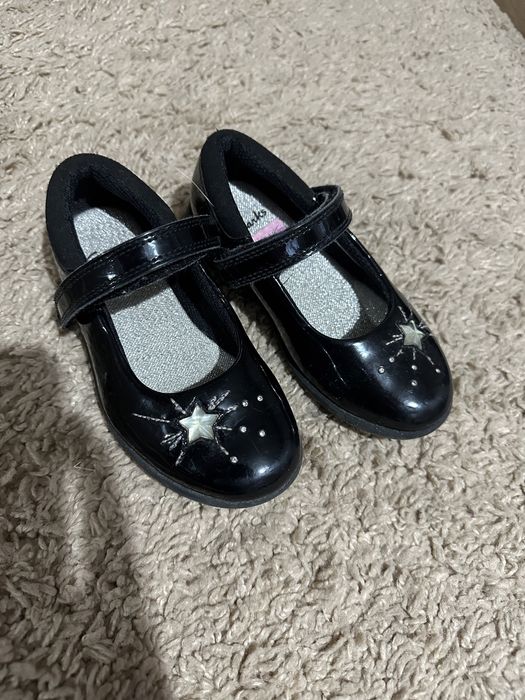Czarne balerinki dla dziewczynki Clarks 26