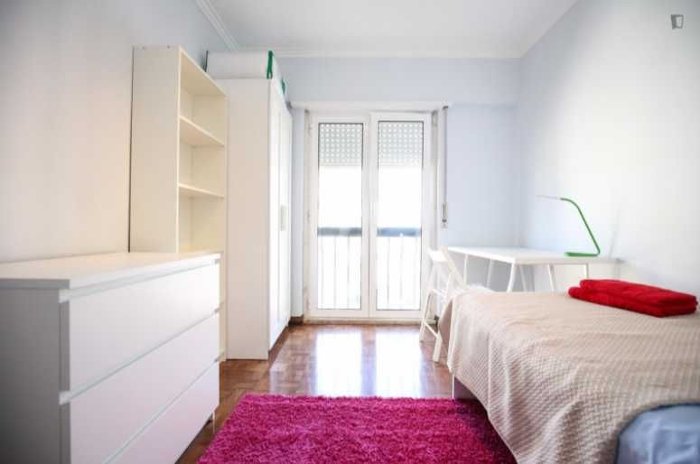 Quarto - Bairro de Santos (junto à cidade universitária)