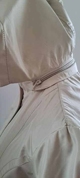 Gabardine beje, com capuz destacável,  Tam L, Nova