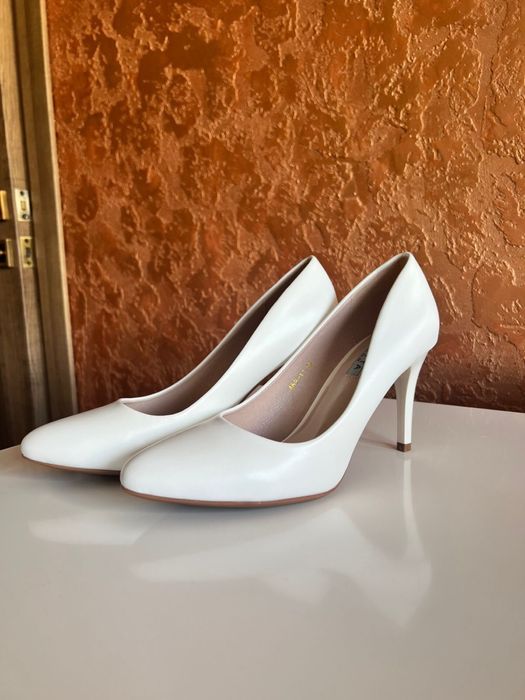 Туфлі весільні нові 38 розмір