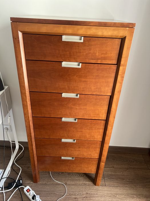 Movel de Madeira com 6 gavetas , com muita arrumacao