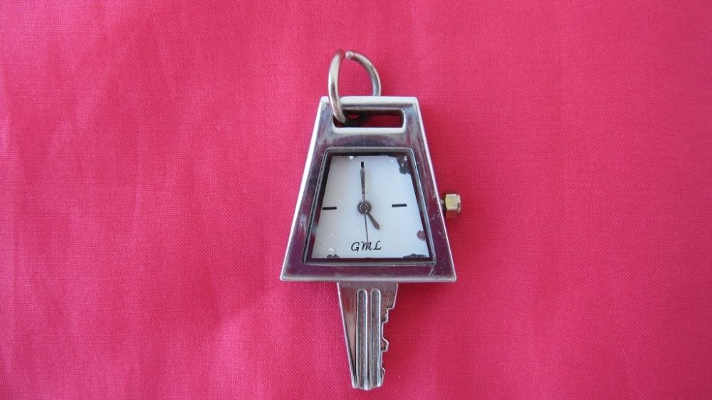 Часы брелок в виде ключа