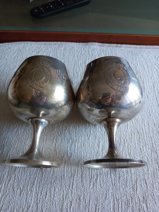 Cálices de latão vintage