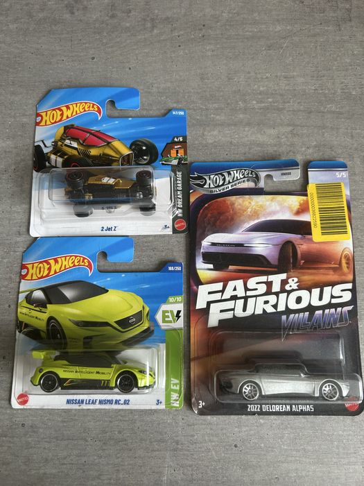 Продам пак з трьох машинок Hot wheels дві з них ТХ