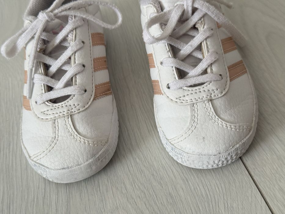 adidas gazelle 24-25розмір 14,5-15см устілка