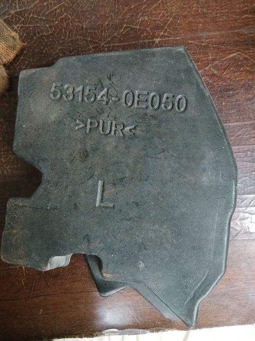 Ущільнювач крила лівий Toyota Highlander 20-25 нижний 53154-0E050