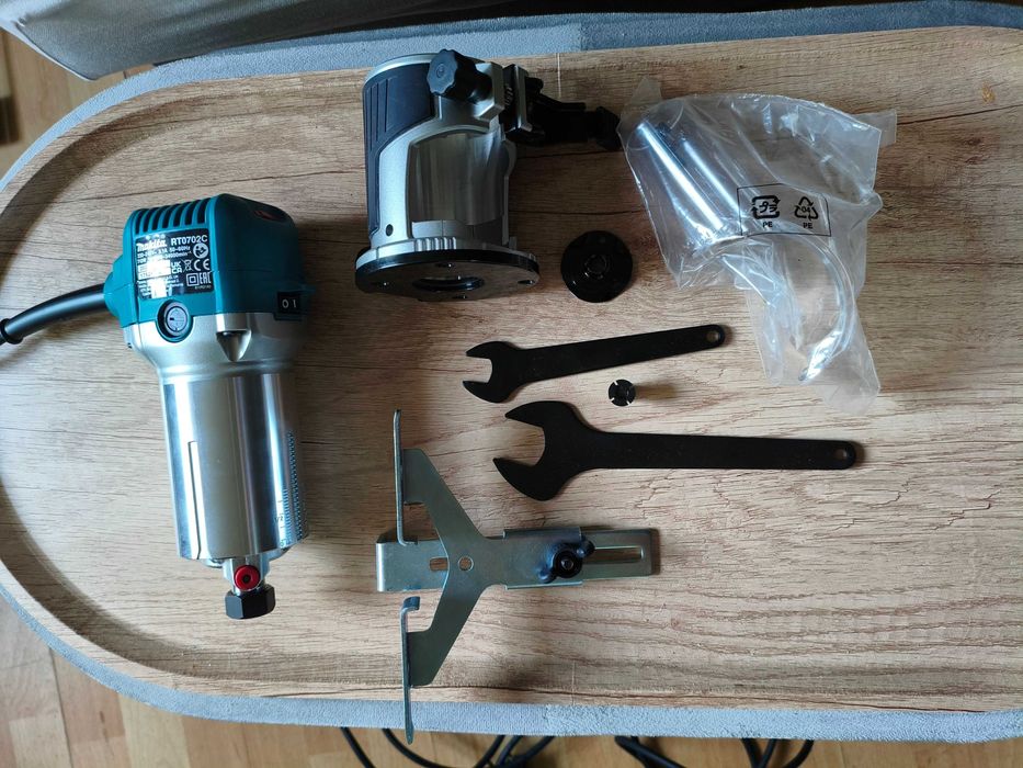MAKITA Frezarka 710W + osprzęt RT0702C regulacja obrotów JAK NOWA