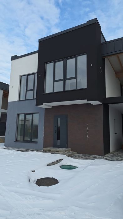 Продається ЗДАНИЙ з ремонтом БУДИНОК  4км. від МАЙДАНУ з газом