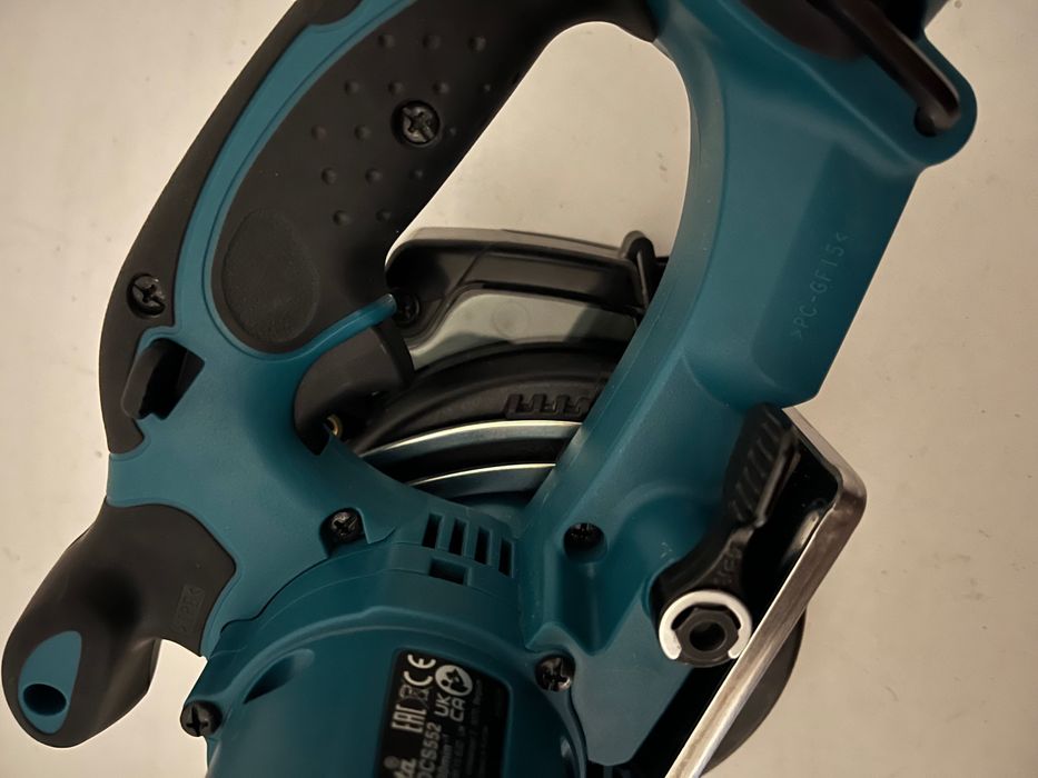 MAKITA Przecinarka piła do metalu akumulatorowa 18V 136x20 mm DCS552Z