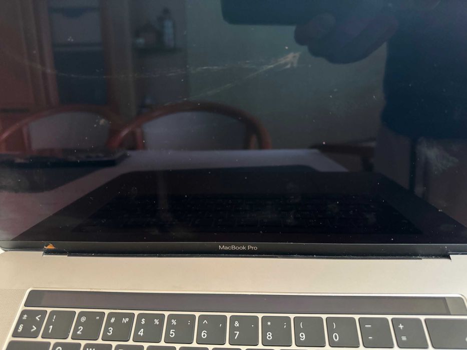 MacBookPro 2018 15" A1990 экран и топкейс в сборе