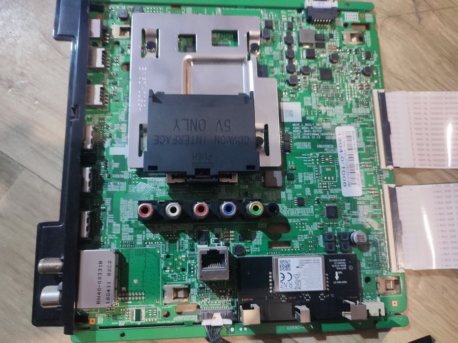 BN94-14197L UE55RU7172U