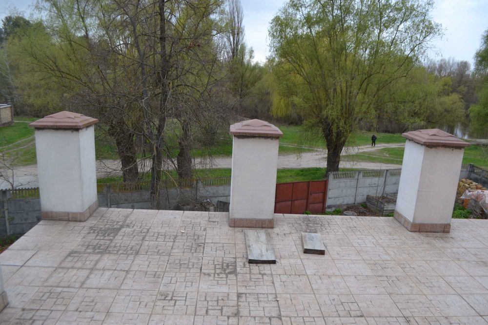 Продам просторий будинок біля річки. с. Літки, Броварськийр-н.