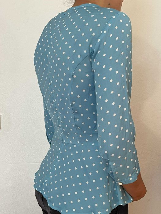 Blusa em azul turquesa, mangas a 3/4