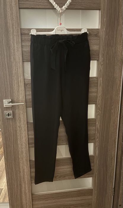 Czarne spodnie z wiskozy 100% Cubus XS