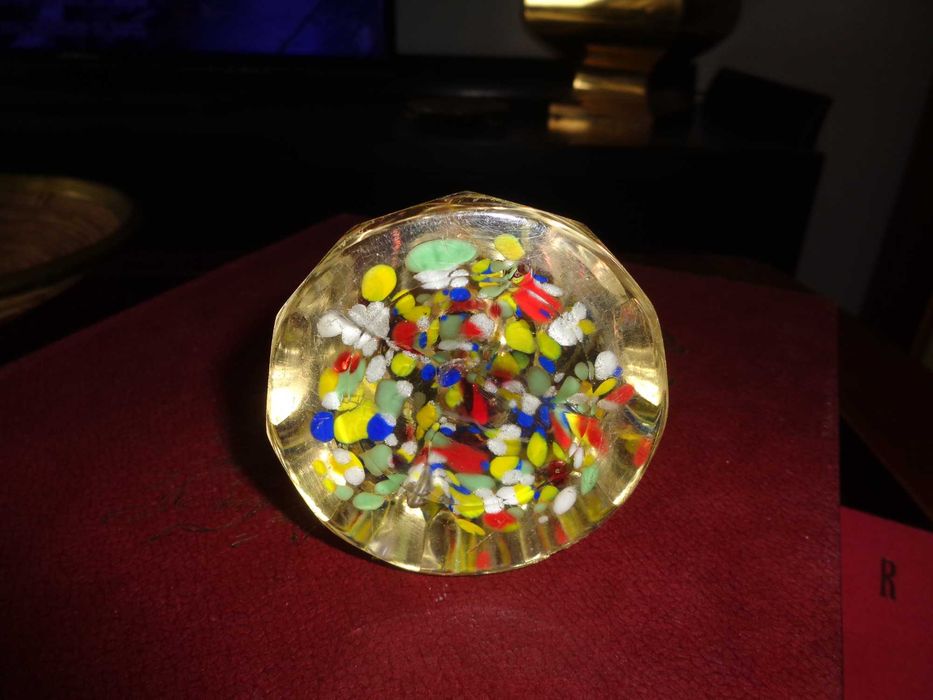 Pisa-papéis em forma de Pirâmide