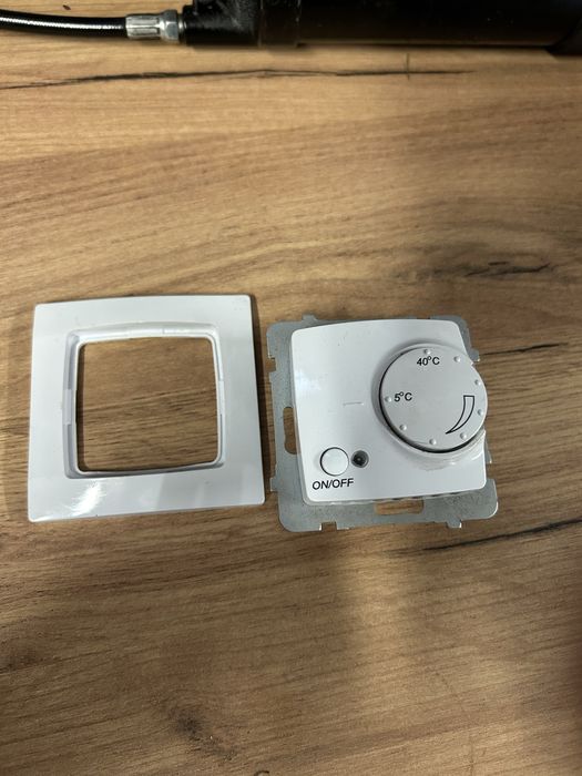 Regulator temperatury z czujnikiem napowietrznym Ospel AS biały