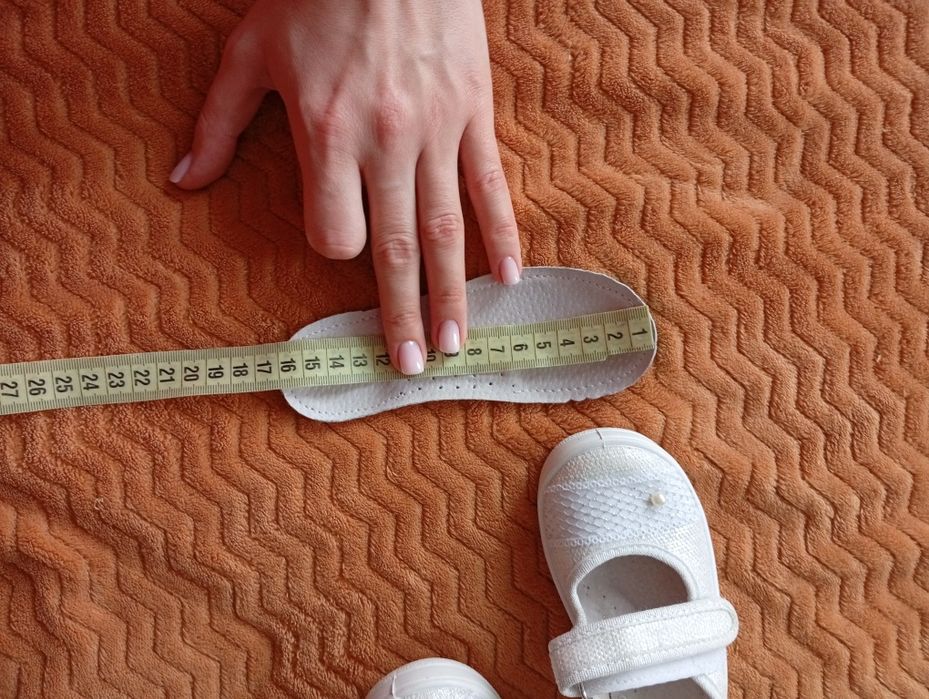 Туфельки для дівчинки