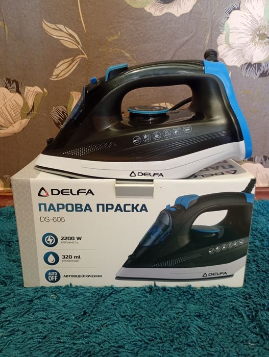 Утюг Delfa черный