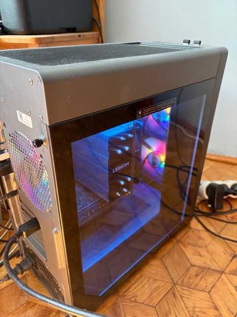 Lenovo Legion T5 26IRB8 z procesorem i5-14400F, 32GB pamięci RAM, 1TB dyskiem SSD, kartą RTX4060 i systemem Windows 11.