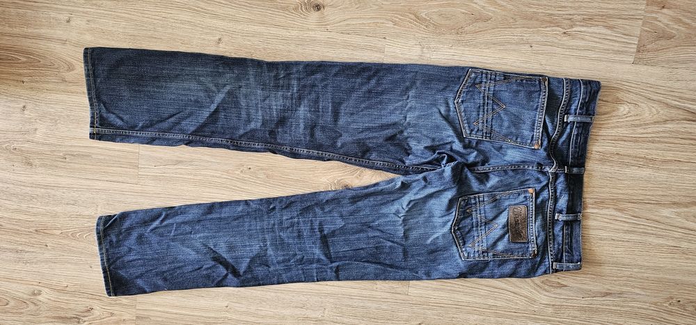 Wrangler spodnie dżinsowe męskie rozmiar W33 L36 granatowe