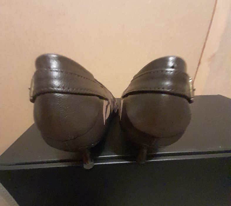 Sapatos Castanhos Novos