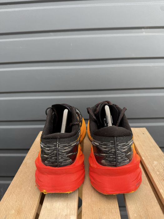 Кросівки asics novablast 42,5