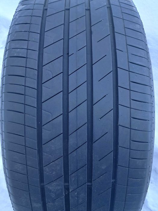 Шина автомобільна