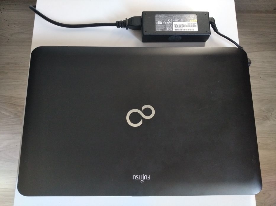 Fujitsu a512  ноутбук
