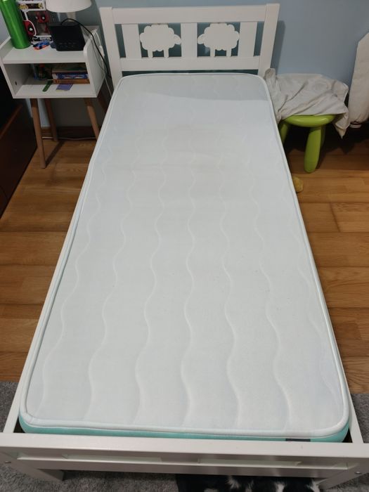 Vendo cama criança 160x70 cm com colchão novo  de espuma com 14 cm de altura