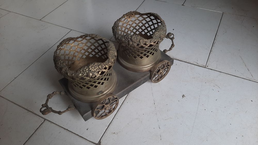 Carro em latão em muito bom estado