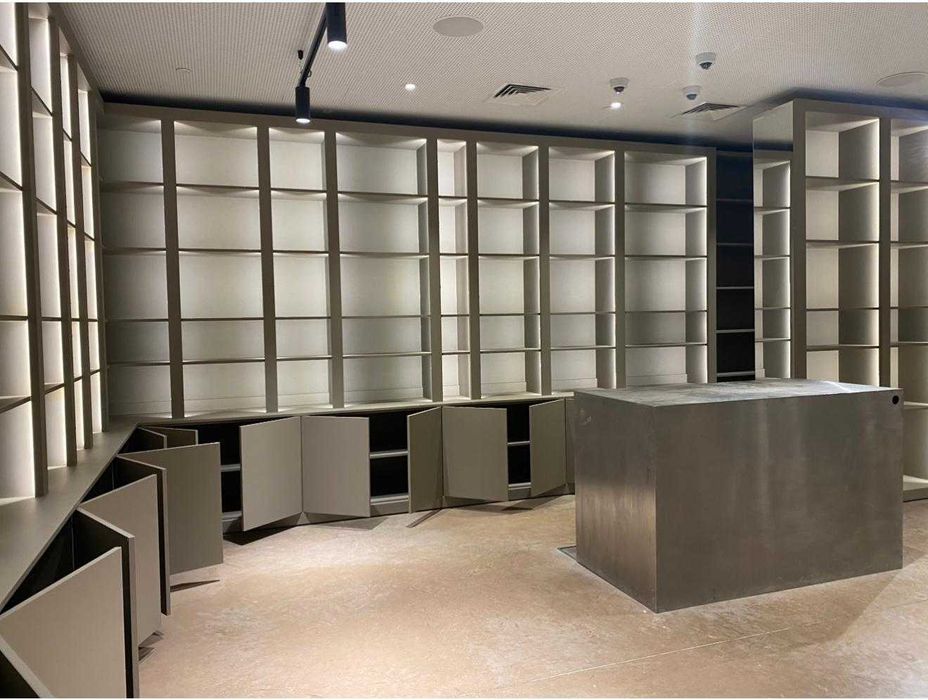 Mobiliário de Loja Premium | Feito por medida | LED integrado