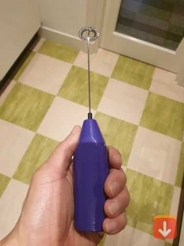 Batedeira/liquidificador elétrico p/liquidos, leite, cafe, ect..