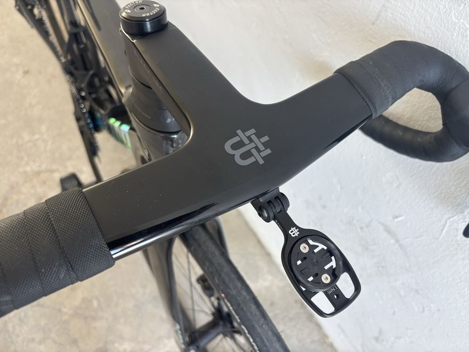 Factor Ostro VAM 2.0 com Zipp 353NSW e powermeter