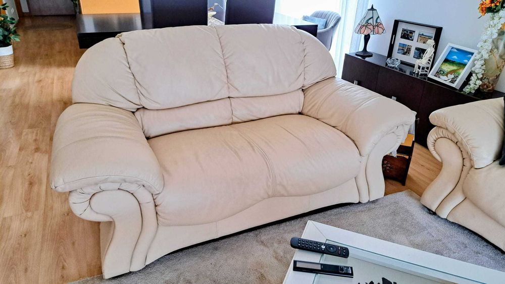 Conjunto de sofás em pele em bom estado (3+2 lugares)-B AIXA DE PREÇO