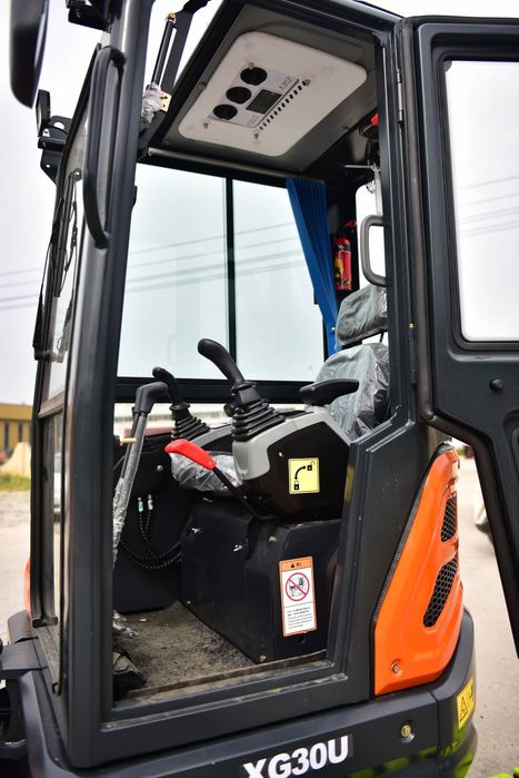 Mini giratória 3 toneladas nova motor Yanmar