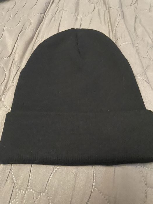 Czarna czapka Guess uni