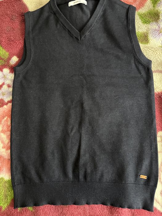 Жилет для мальчика, новый, темно синй цвет, камера цвет не передает