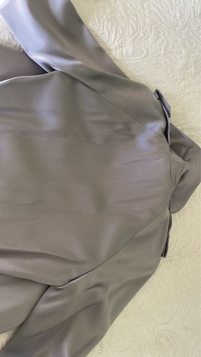 Плащ тренч серебристого серого цвета BGN