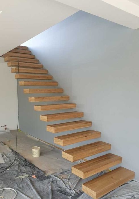 Stopnie półkowe dębowe czarne schody wspornikowe