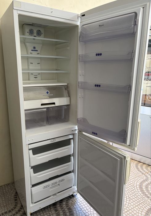 Combinado marca Whirlpool, No Frost, air stream, system electronic.