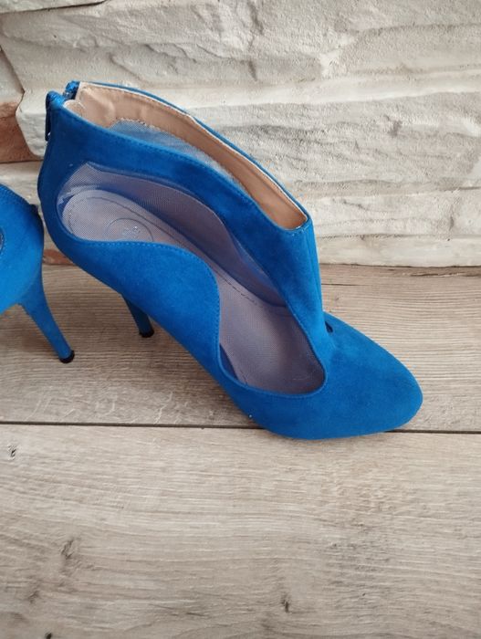 Piękne zamszowe wysokie szpilki botki z siateczką na lato chabrowe 38