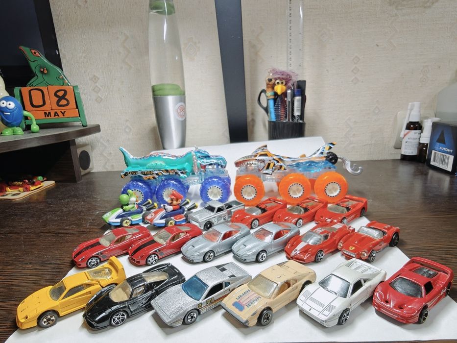 Машинки модели hot wheels Ferrari carrera mario kart monster truck