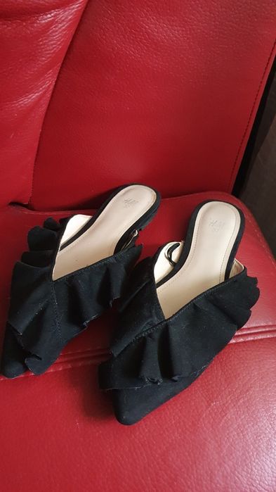 HM H&M czarne klapki mule
