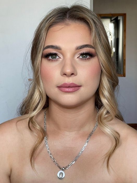 Makijaż okolicznościowy/ studniówkowy z dojazdem Warszawa i okolice