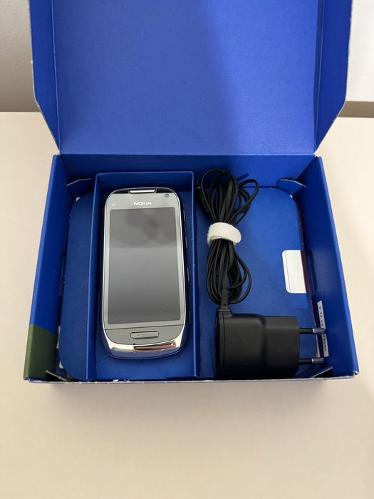 Telefon Nokia C7-00