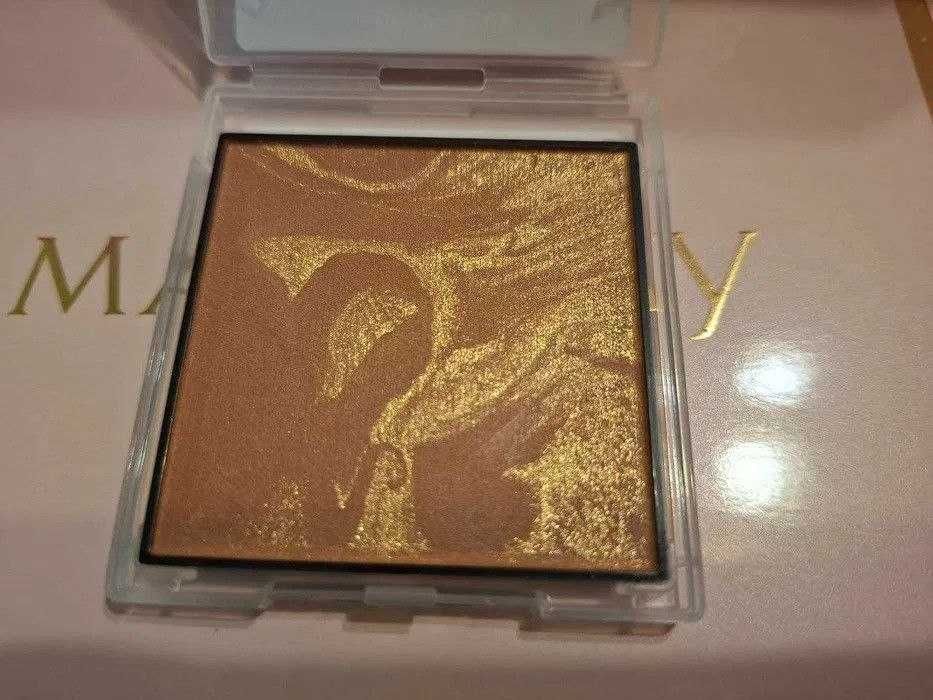 Mary Kay Rozświetlający Bronzer / Highlighter – Efekt Glow (Marmurkowy)