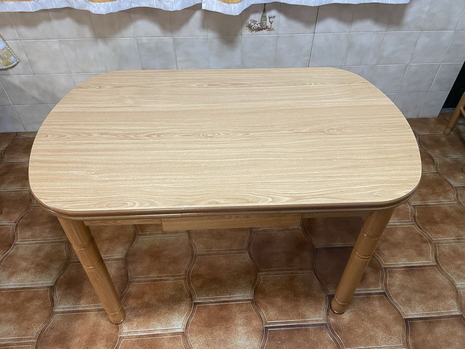 Mesa de madeira maciça64575348944897120