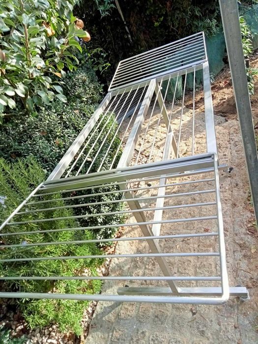 Estendal de Inox – Dobrável, Regulável e com Rodas de Gel